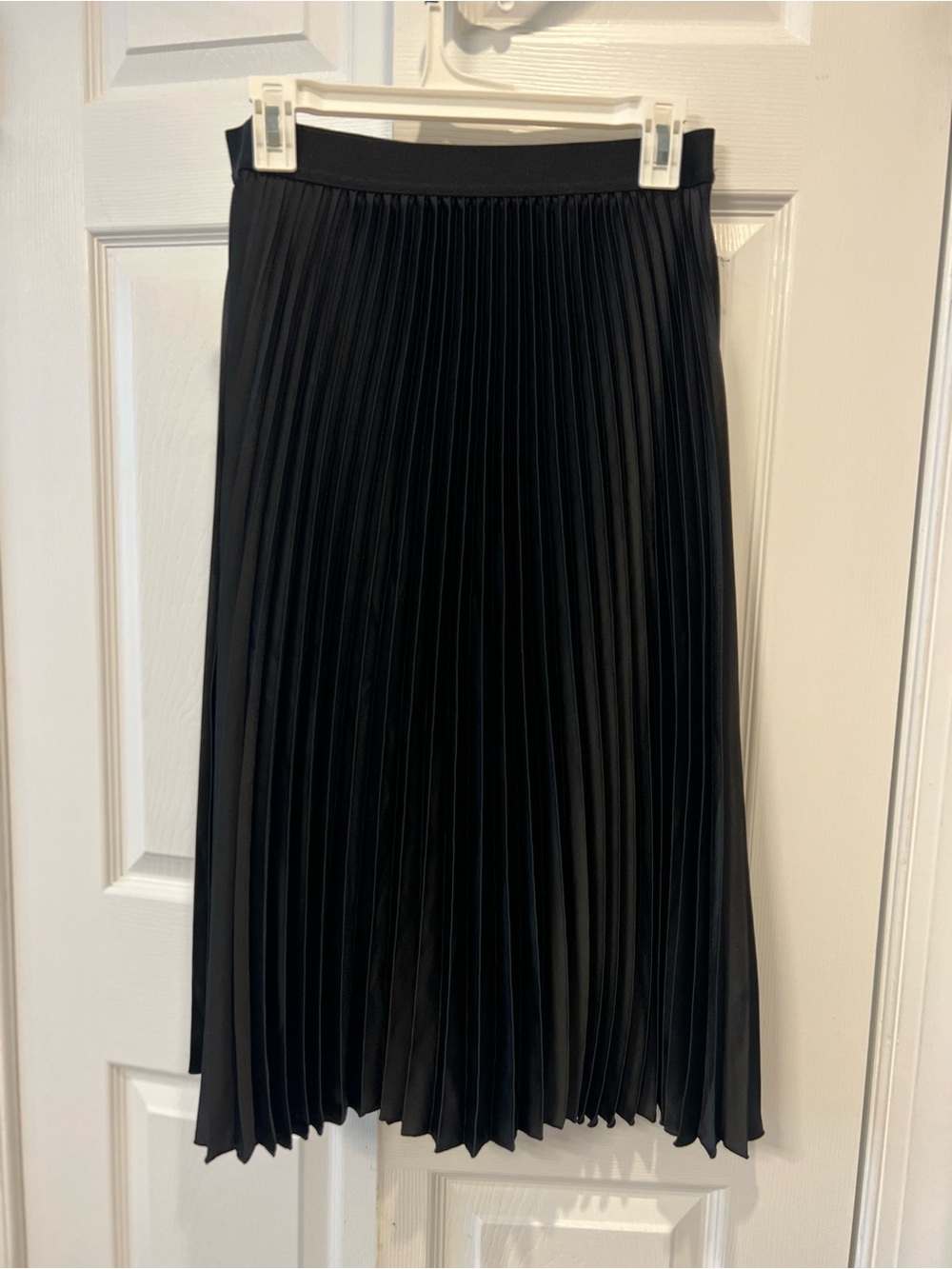 H&M Black Pleated Midi Skirt